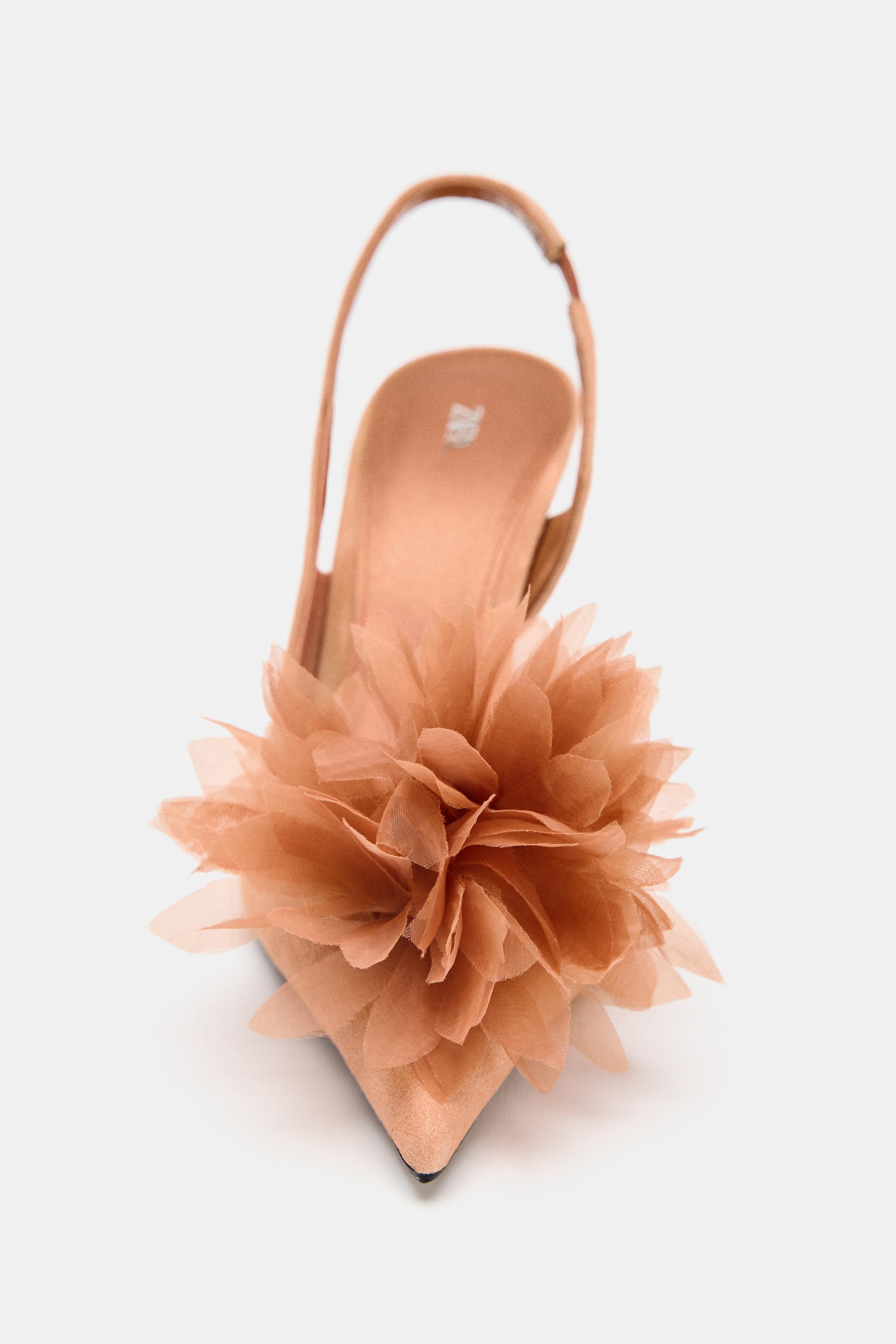 TALONS EN DAIM DÉTAIL FLEUR